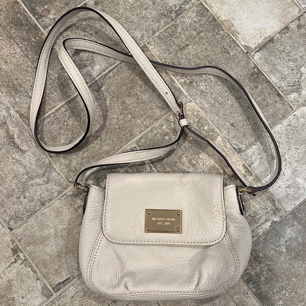 Michael Kors Small Shoulder/Crossbody Purse.